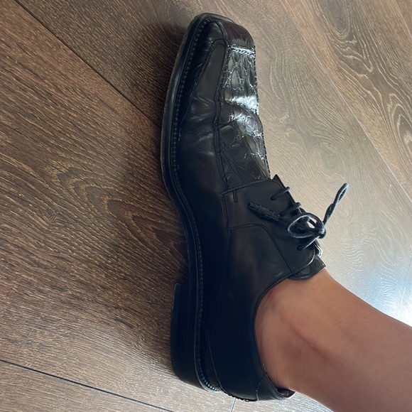 Mezlan men’s shoes for sale. Shipping price varies. - Picture 4 of 4